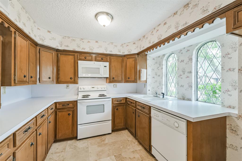 2014 Round Spring Drive, Kingwood, Texas image 9