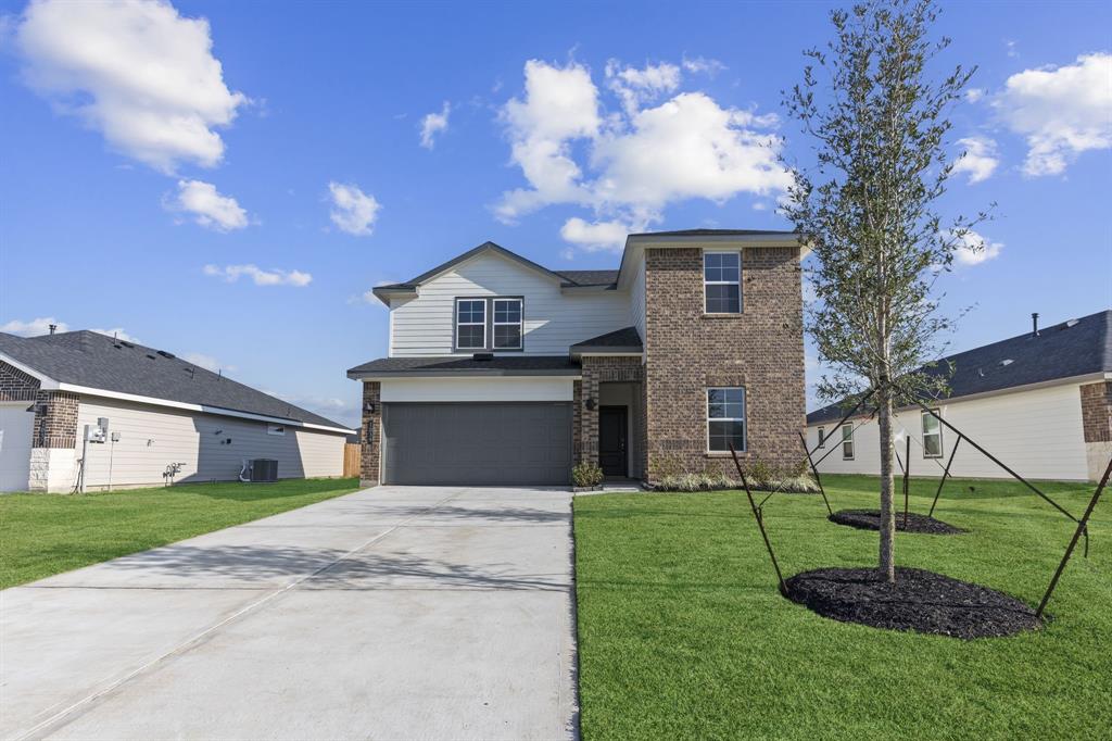407 Emma Street, Angleton, Texas image 1