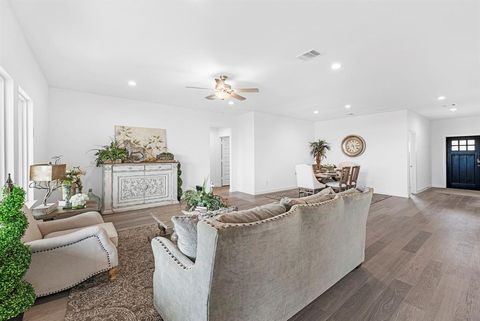 Single Family Residence in League City TX 4110 Valley Glen Lane 10.jpg