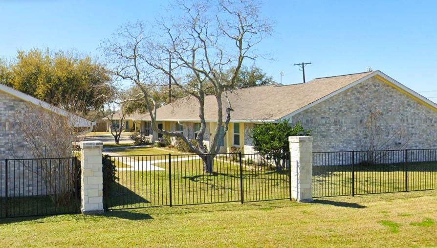 1201 N Live Oak