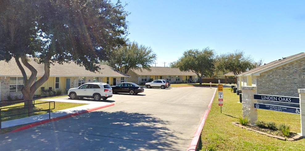 1201 N Live Oak