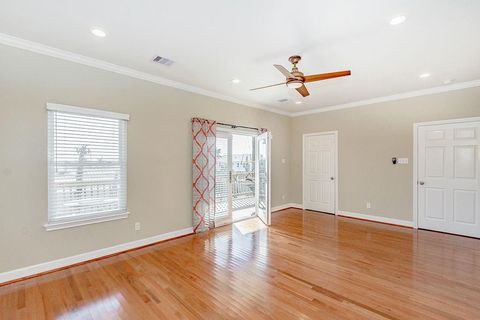A home in San Leon