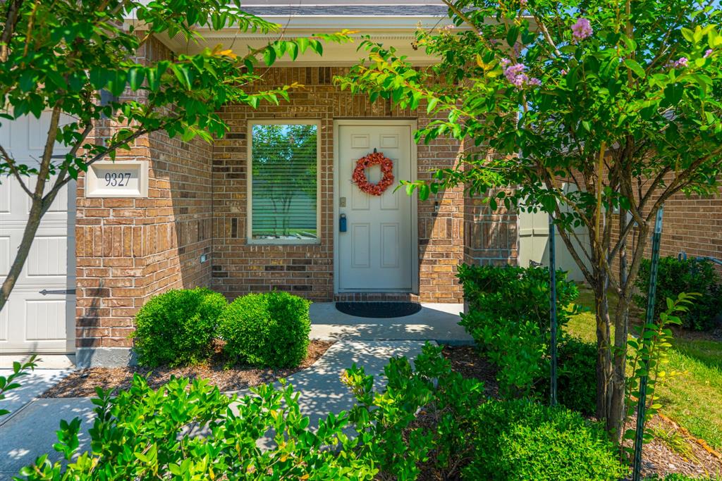9327 Colonial Bent Court