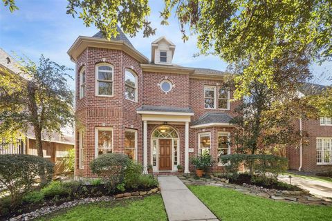 A home in West University Place