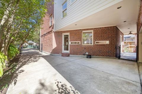 A home in West University Place