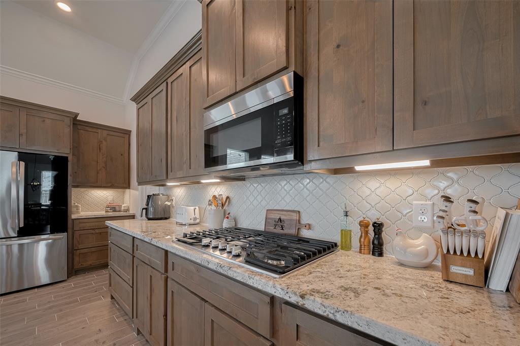 103 Alder Loop, Anahuac, Texas image 12