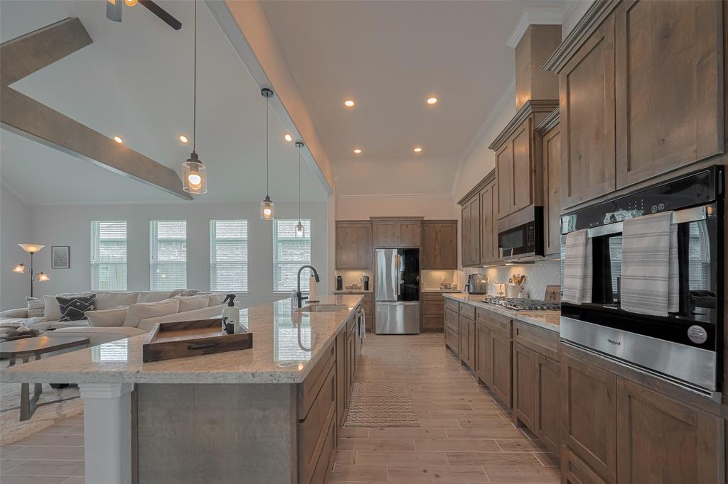 103 Alder Loop, Anahuac, Texas image 11
