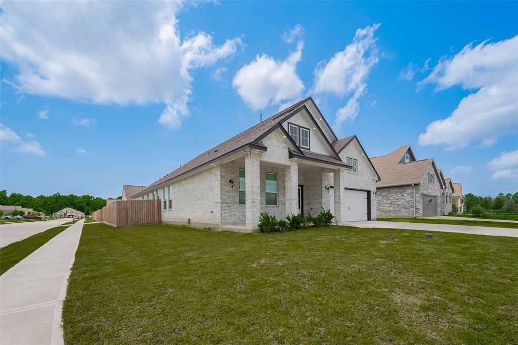 103 Alder Loop, Anahuac, Texas image 2