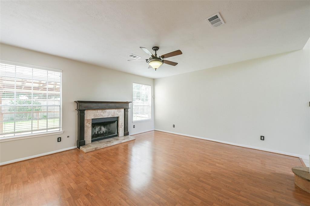 4614 Russett Place, Pearland, Texas image 6