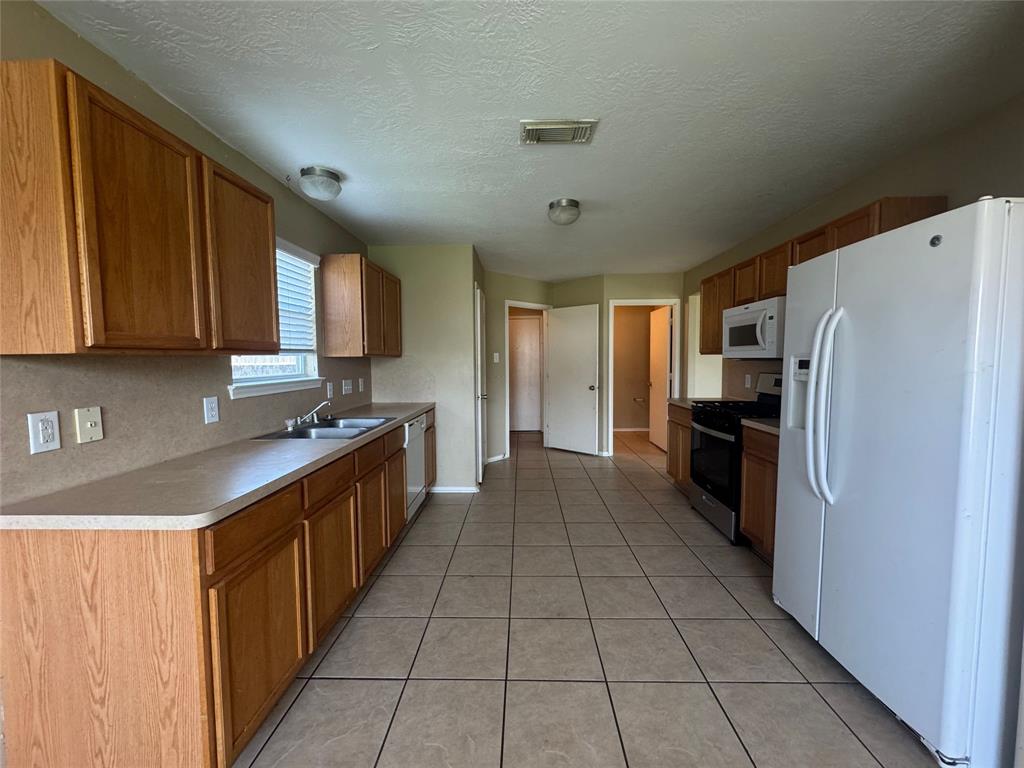 3406 Chateaucrest Court
