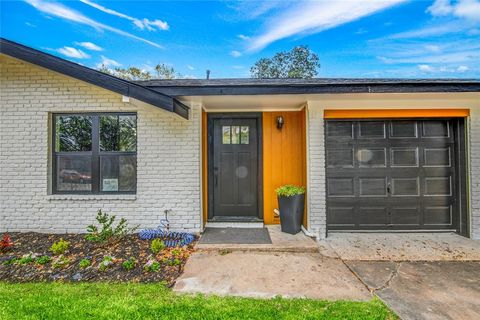 A home in Clute