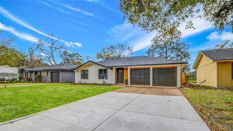 A home in Clute