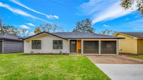 A home in Clute