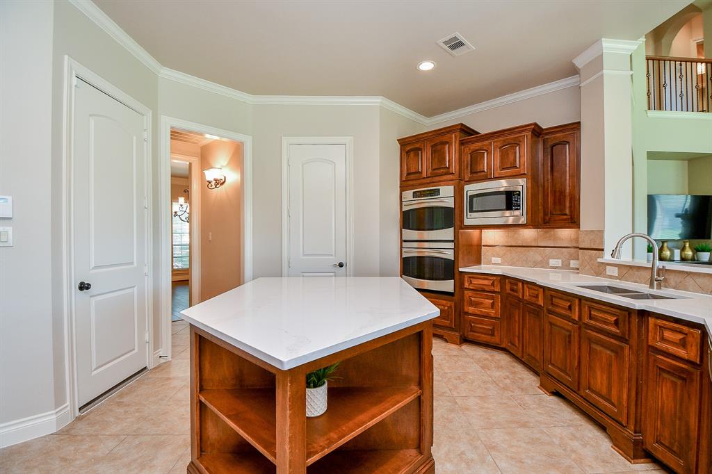 8706 Stowe Creek Lane, Missouri City, Texas image 19