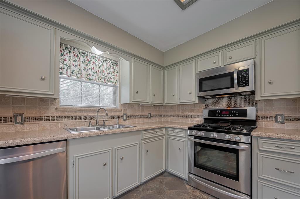 2027 Briar Ridge Drive, Rosenberg, Texas image 11