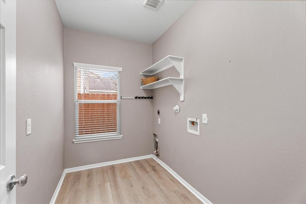 Houston, Texas 77047, United States, 3 Bedrooms Bedrooms, ,2 BathroomsBathrooms,Residential,Pending,34310