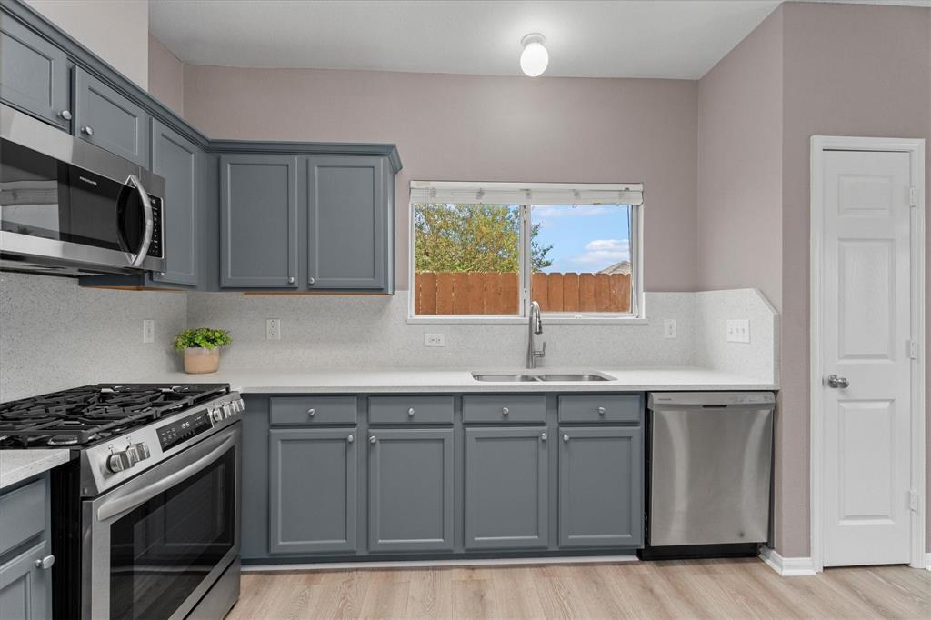 Houston, Texas 77047, United States, 3 Bedrooms Bedrooms, ,2 BathroomsBathrooms,Residential,Pending,34310