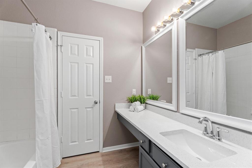 Houston, Texas 77047, United States, 3 Bedrooms Bedrooms, ,2 BathroomsBathrooms,Residential,Pending,34310