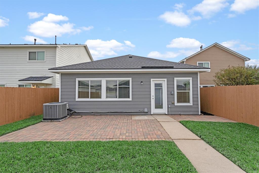 Houston, Texas 77047, United States, 3 Bedrooms Bedrooms, ,2 BathroomsBathrooms,Residential,Pending,34310