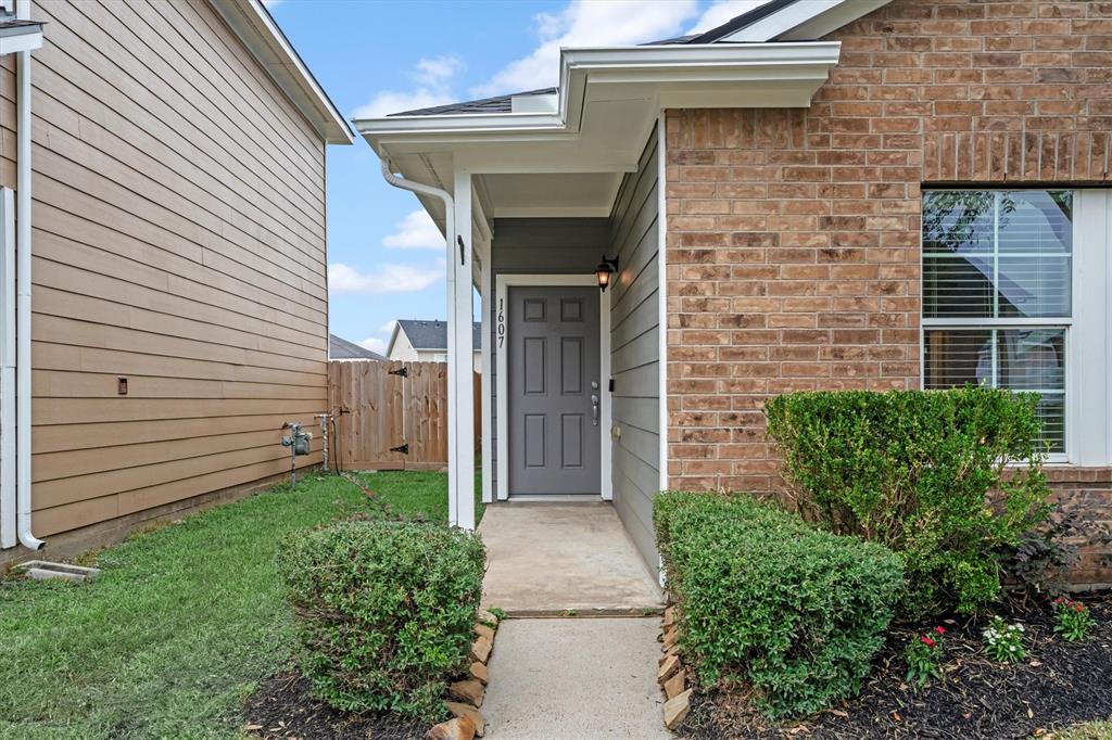 Houston, Texas 77047, United States, 3 Bedrooms Bedrooms, ,2 BathroomsBathrooms,Residential,Pending,34310