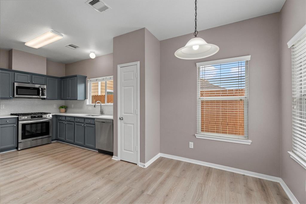 Houston, Texas 77047, United States, 3 Bedrooms Bedrooms, ,2 BathroomsBathrooms,Residential,Pending,34310