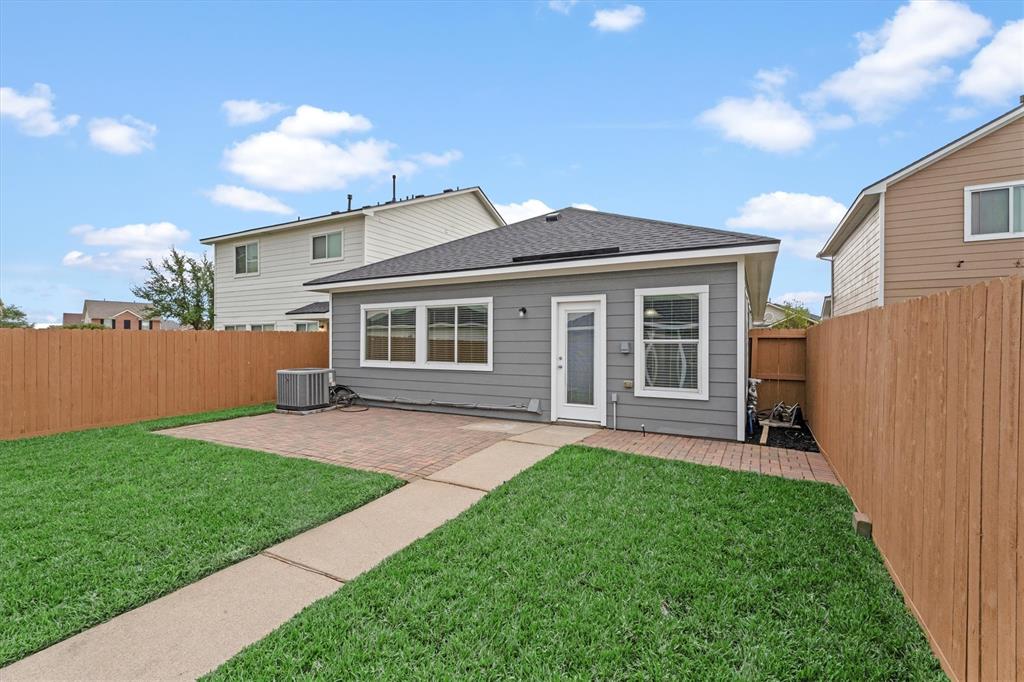 Houston, Texas 77047, United States, 3 Bedrooms Bedrooms, ,2 BathroomsBathrooms,Residential,Pending,34310