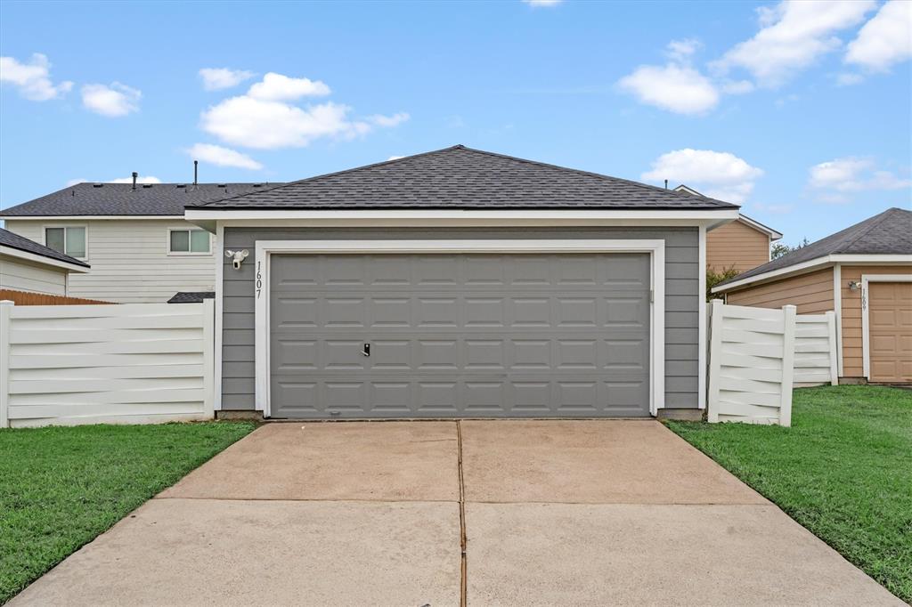 Houston, Texas 77047, United States, 3 Bedrooms Bedrooms, ,2 BathroomsBathrooms,Residential,Pending,34310