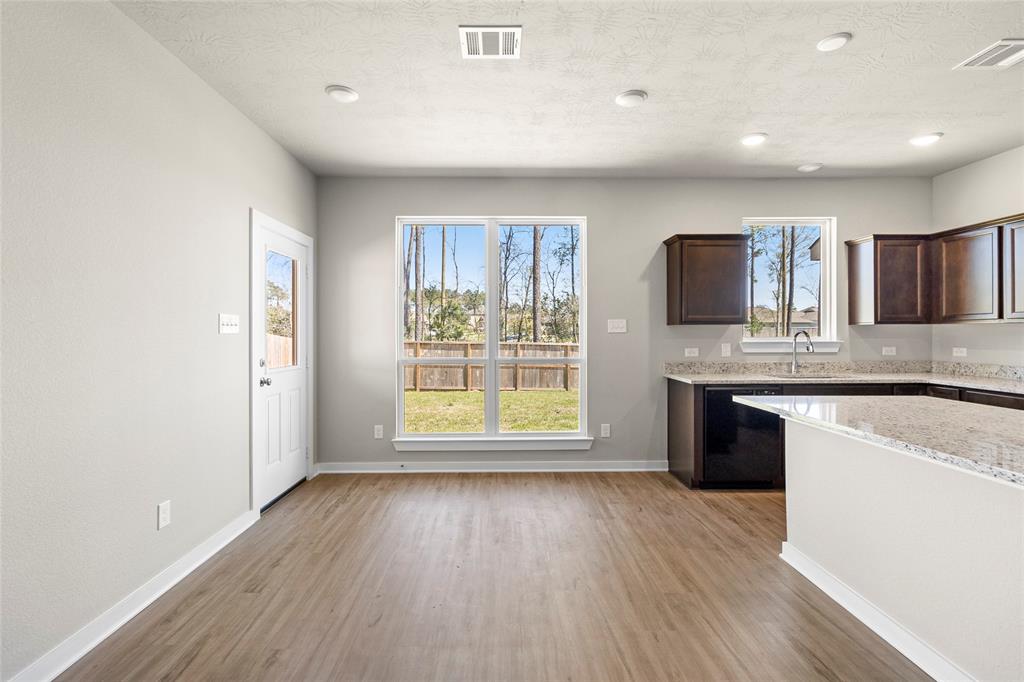 1391 Antigua Drive, Conroe, Texas image 9
