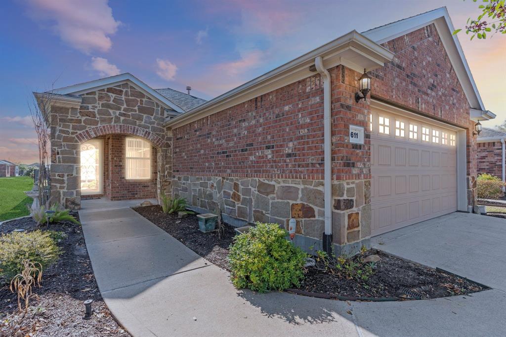 611 Windward Court, Richmond, Texas image 3