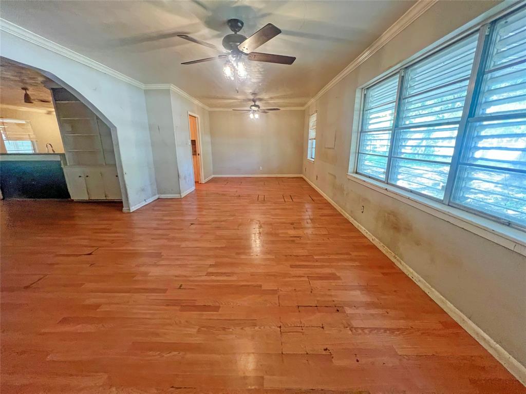 105 Longridge Drive, La Marque, Texas image 3
