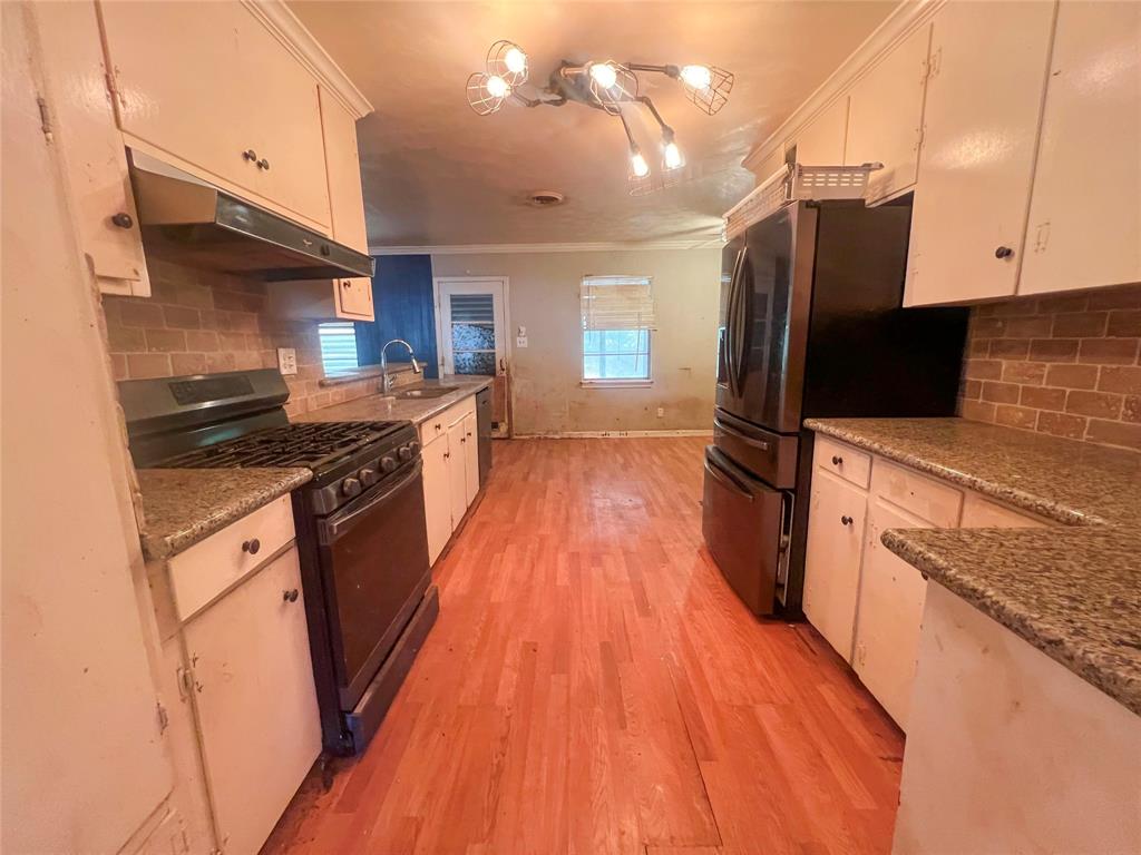 105 Longridge Drive, La Marque, Texas image 4