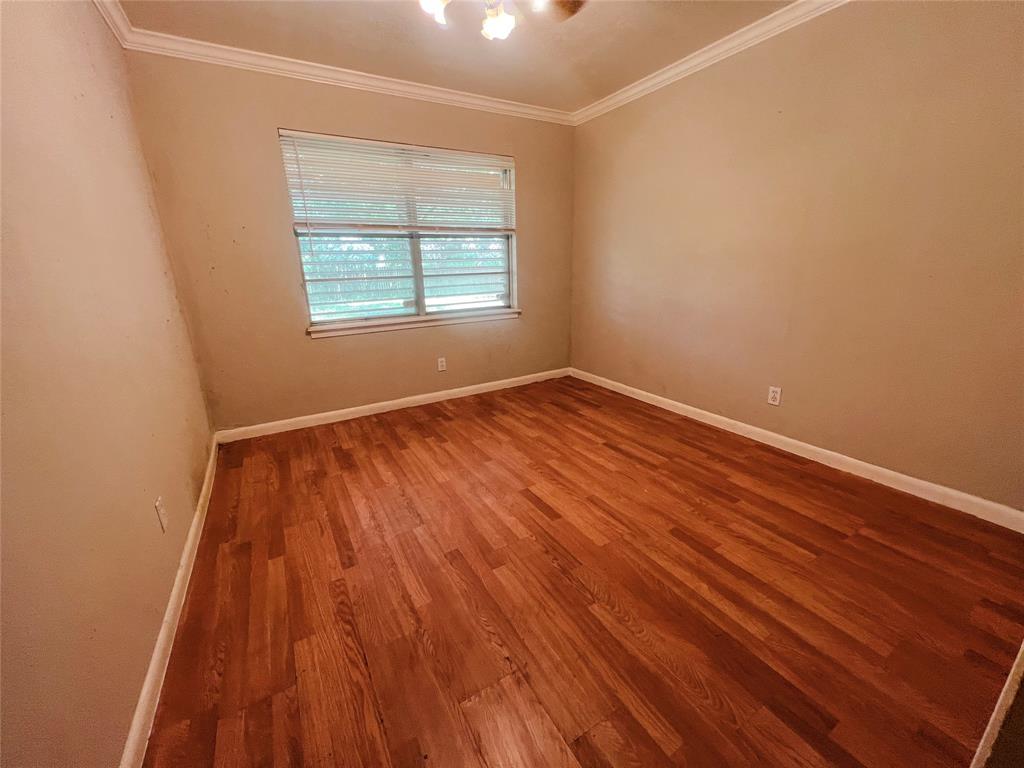 105 Longridge Drive, La Marque, Texas image 6