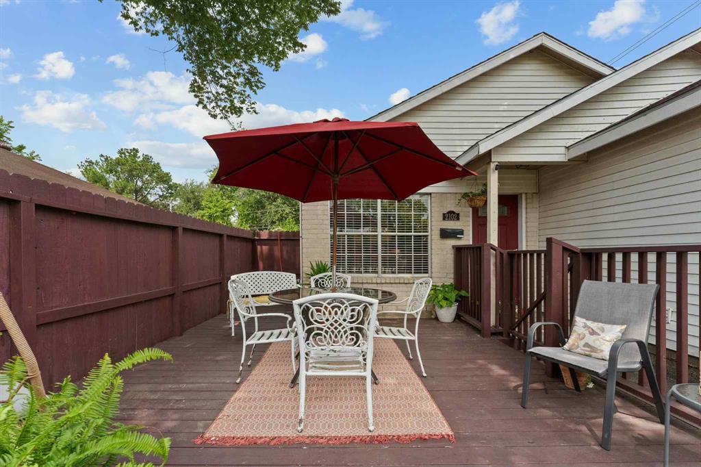 2102 N Pearland Avenue, Pearland, Texas image 1