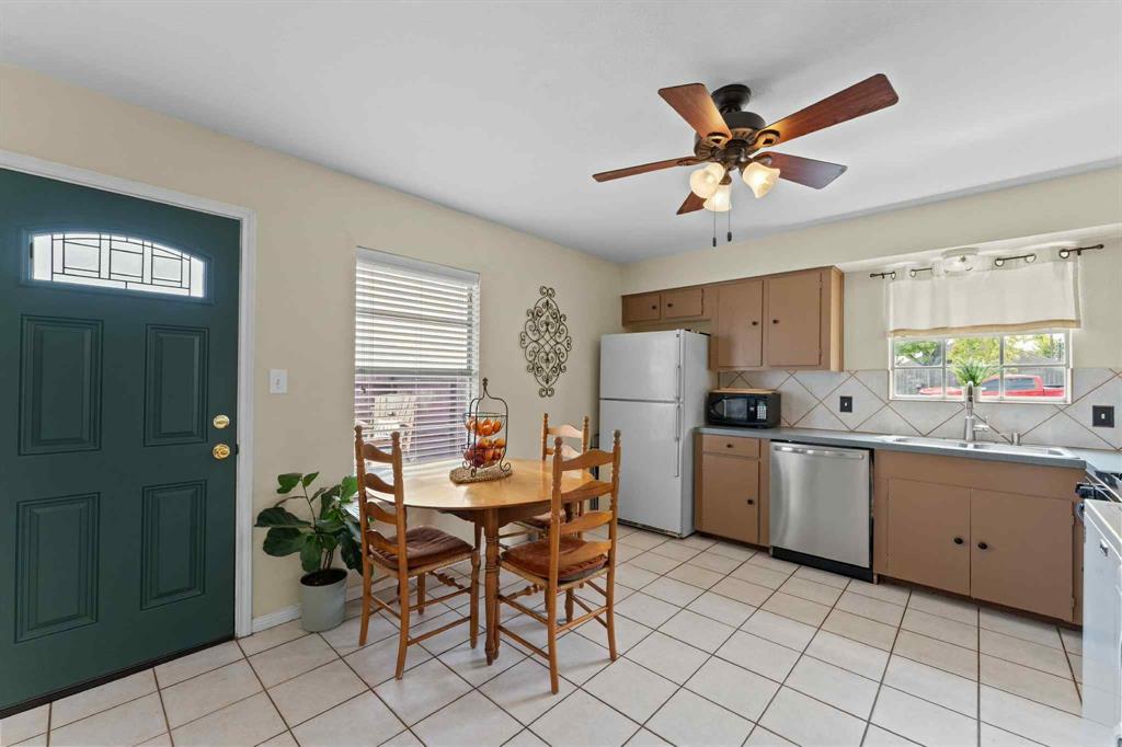2102 N Pearland Avenue, Pearland, Texas image 12
