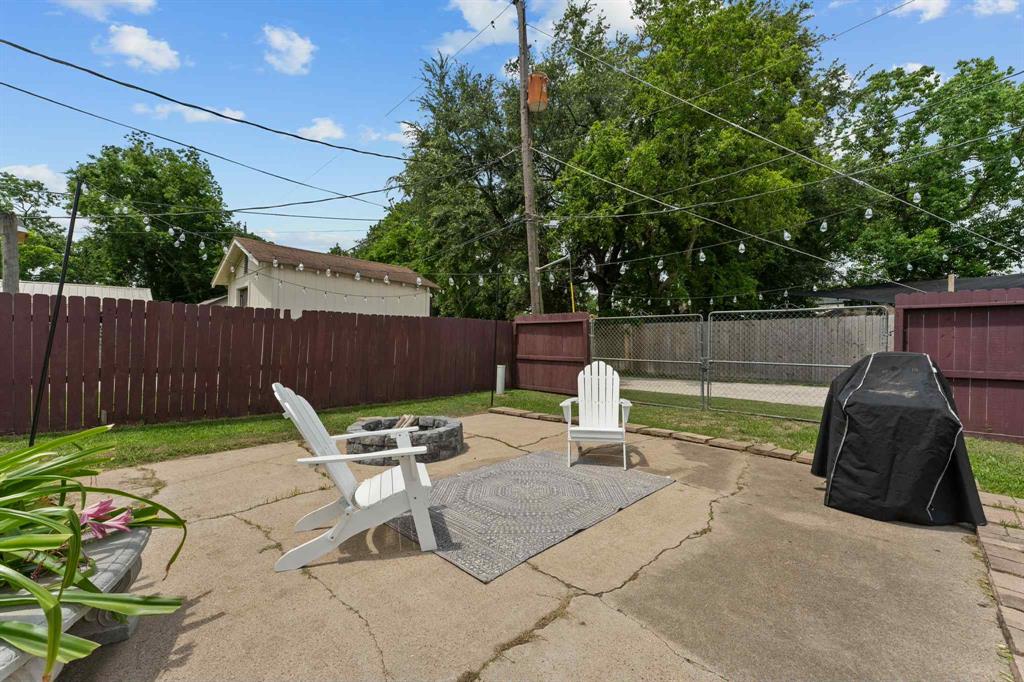 2102 N Pearland Avenue, Pearland, Texas image 23