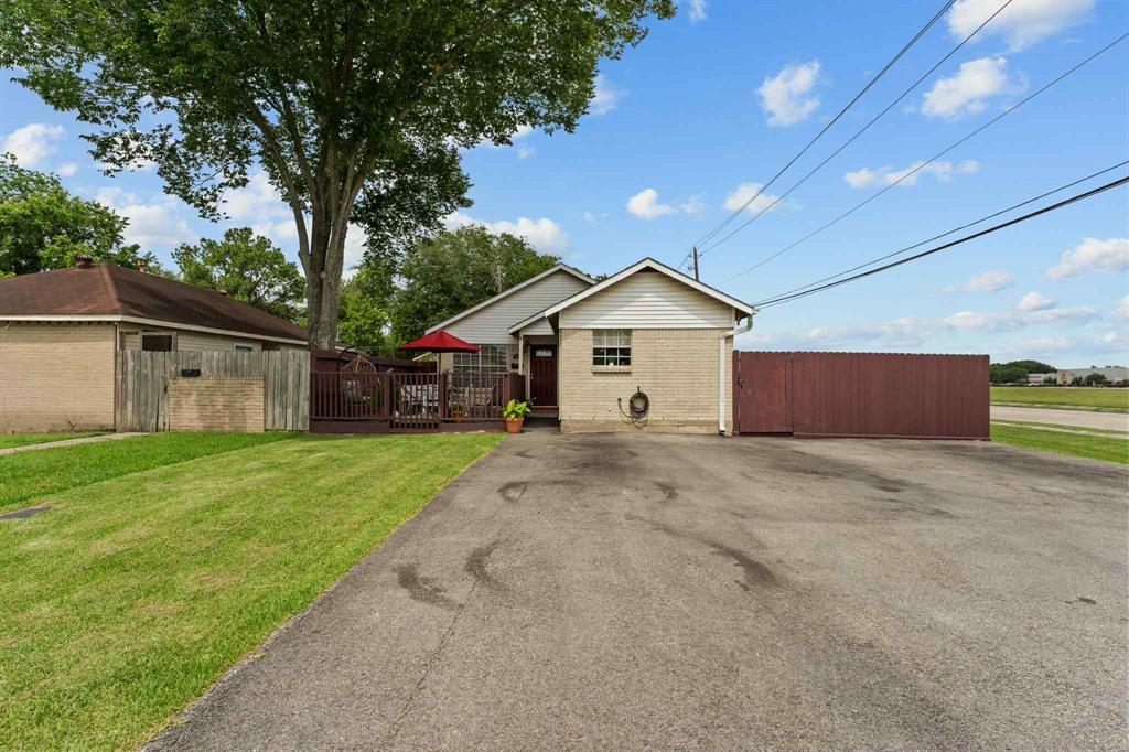2102 N Pearland Avenue