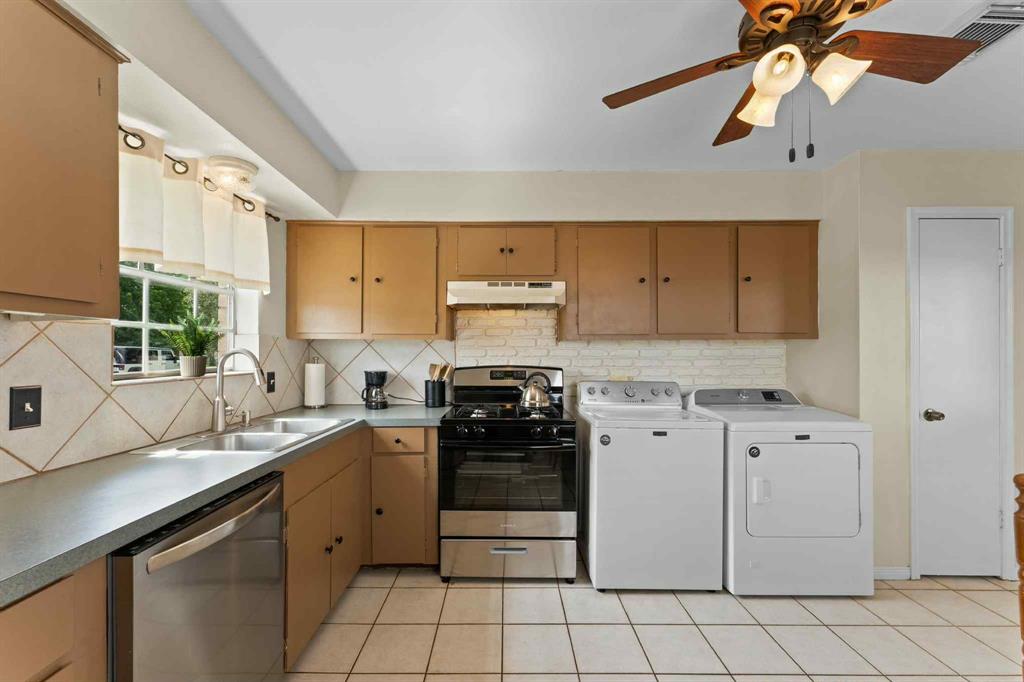 2102 N Pearland Avenue, Pearland, Texas image 13
