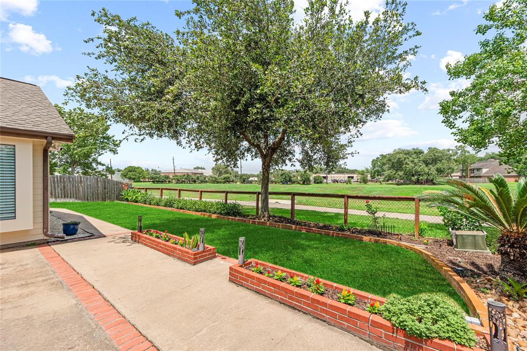 2215 Greencove Lane, Sugar Land, Texas image 4