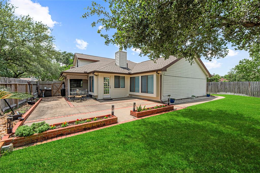 2215 Greencove Lane, Sugar Land, Texas image 5