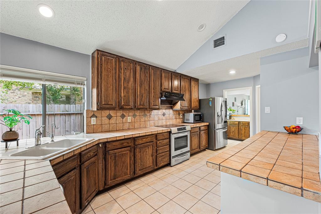 2215 Greencove Lane, Sugar Land, Texas image 13
