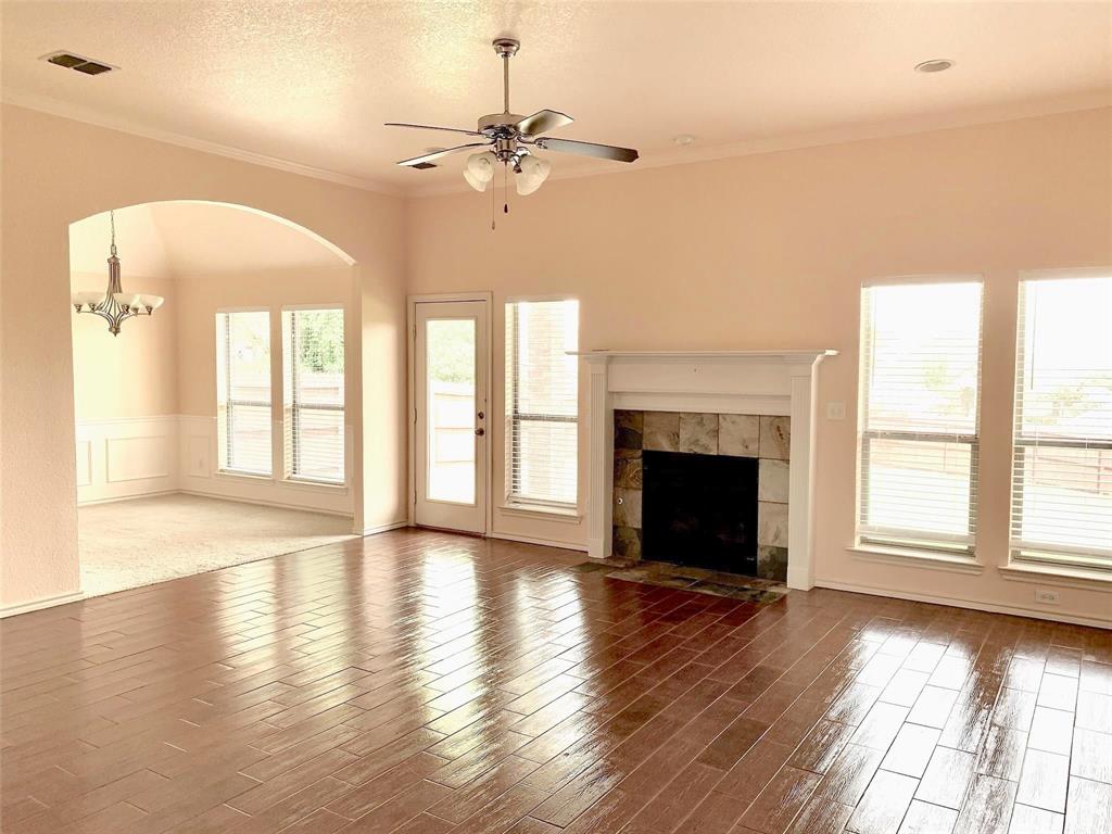 10954 Live Oak Creek Drive, Fort Worth, Texas image 3