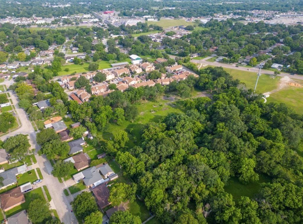 Dwinnell Street, Baytown, Texas image 6