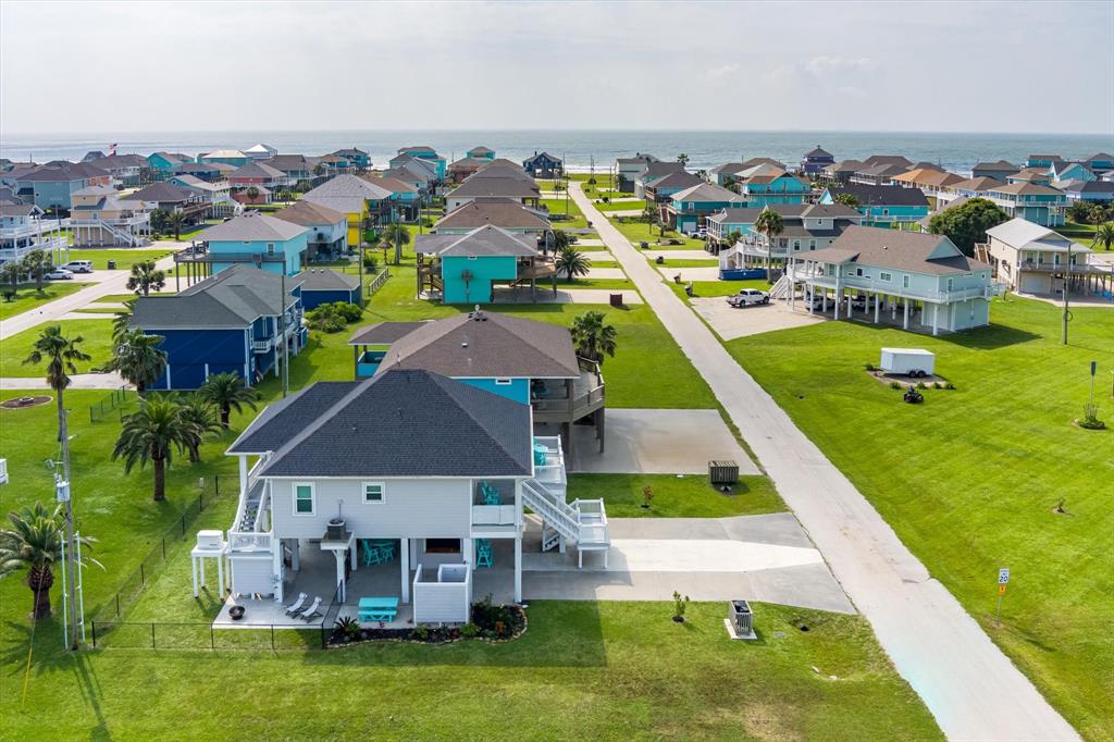 978 Sue Drive, Crystal Beach, Texas image 3