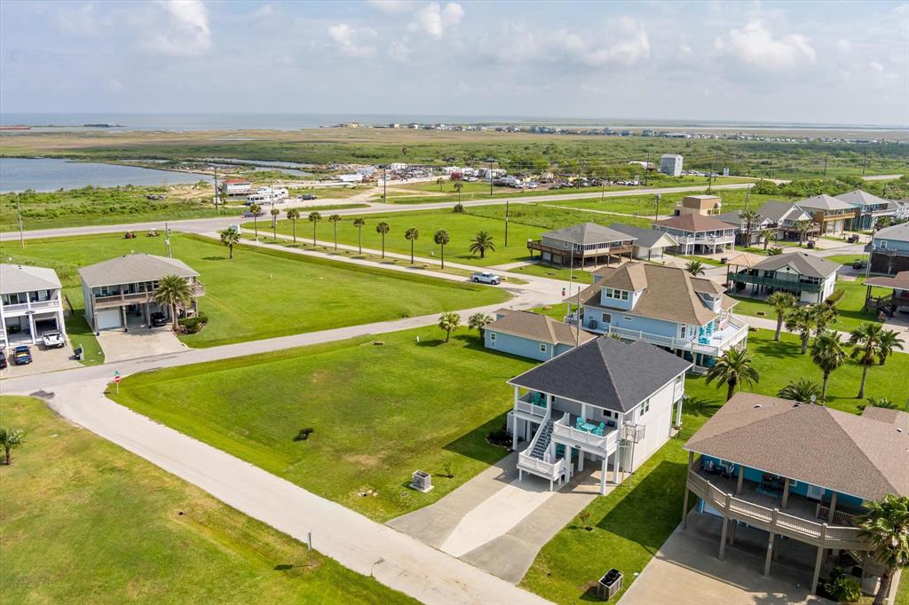 978 Sue Drive, Crystal Beach, Texas image 6