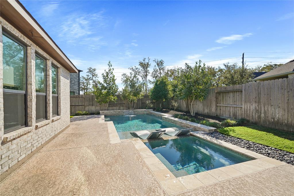 10518 Largo Oaks Drive, Missouri City, Texas image 37