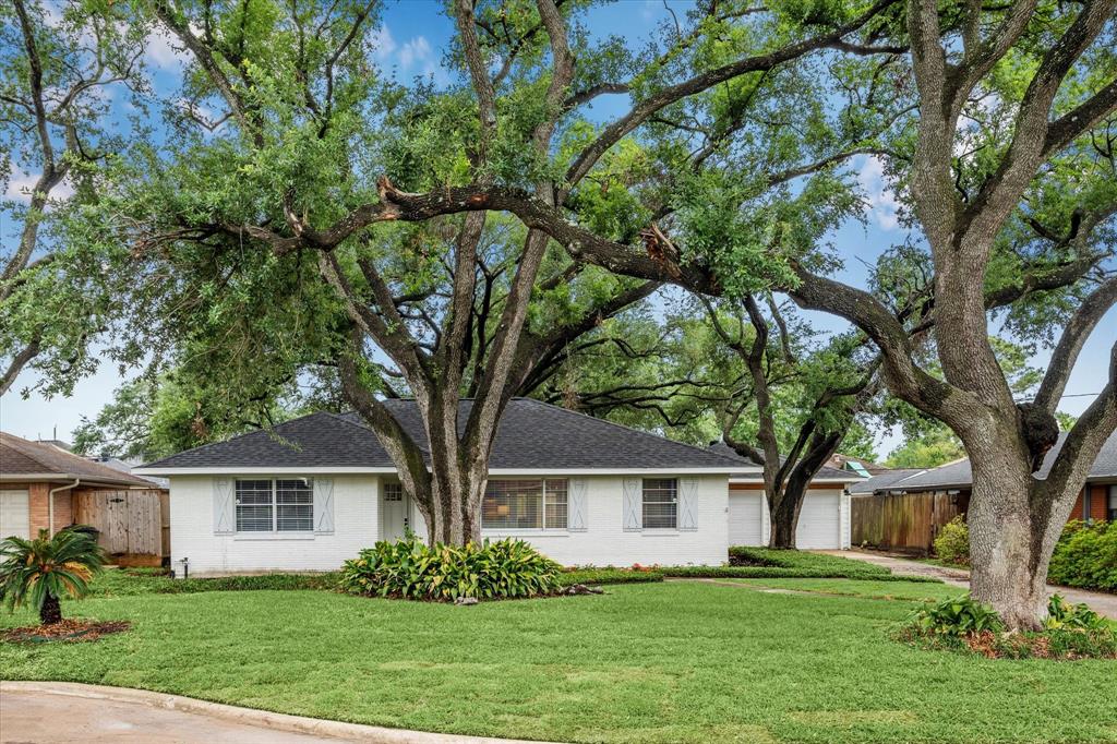 1606 Willowby Drive, Houston, Texas image 2