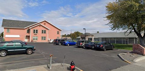 Photo of 986 W Juniper Ave Ave, Other, OR 97838 (MLS # 28551359)