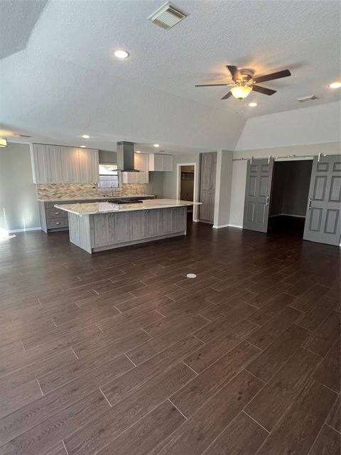 Single Family Residence in Pasadena TX 6846 Middlefield Drive 4.jpg