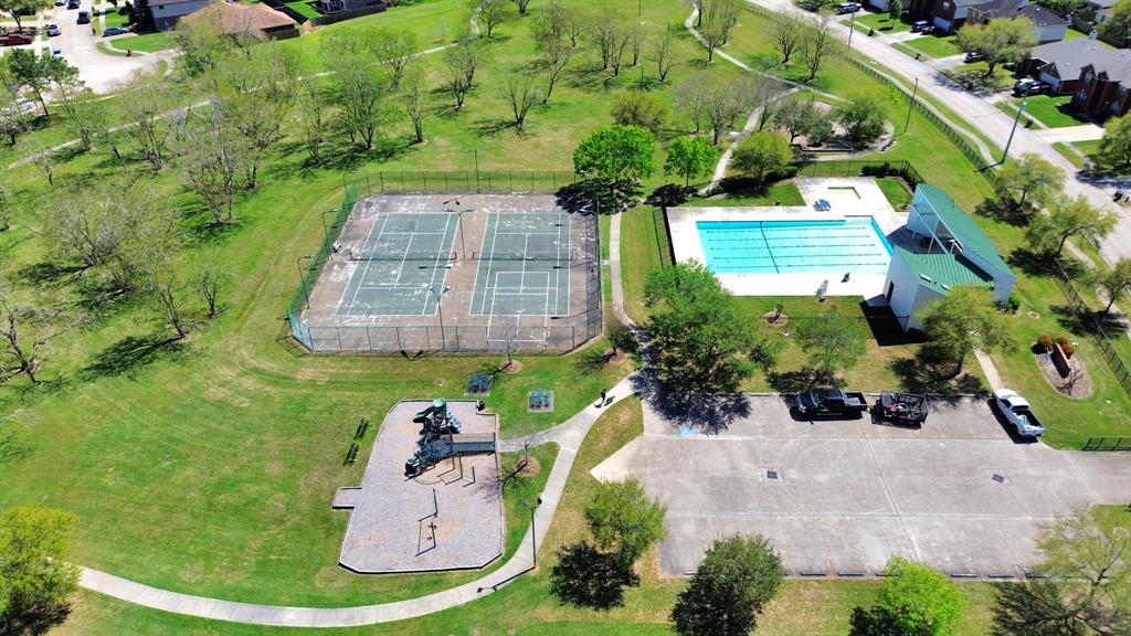 4914 Widerop Lane, Friendswood, Texas image 32