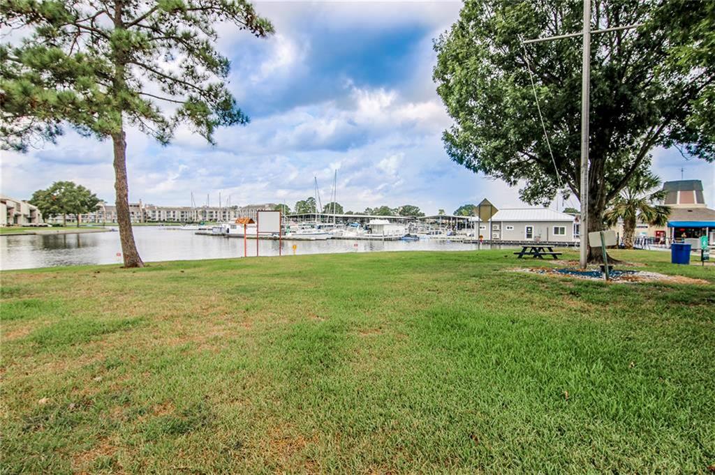 12100 Melville Drive #402D, Montgomery, Texas image 2